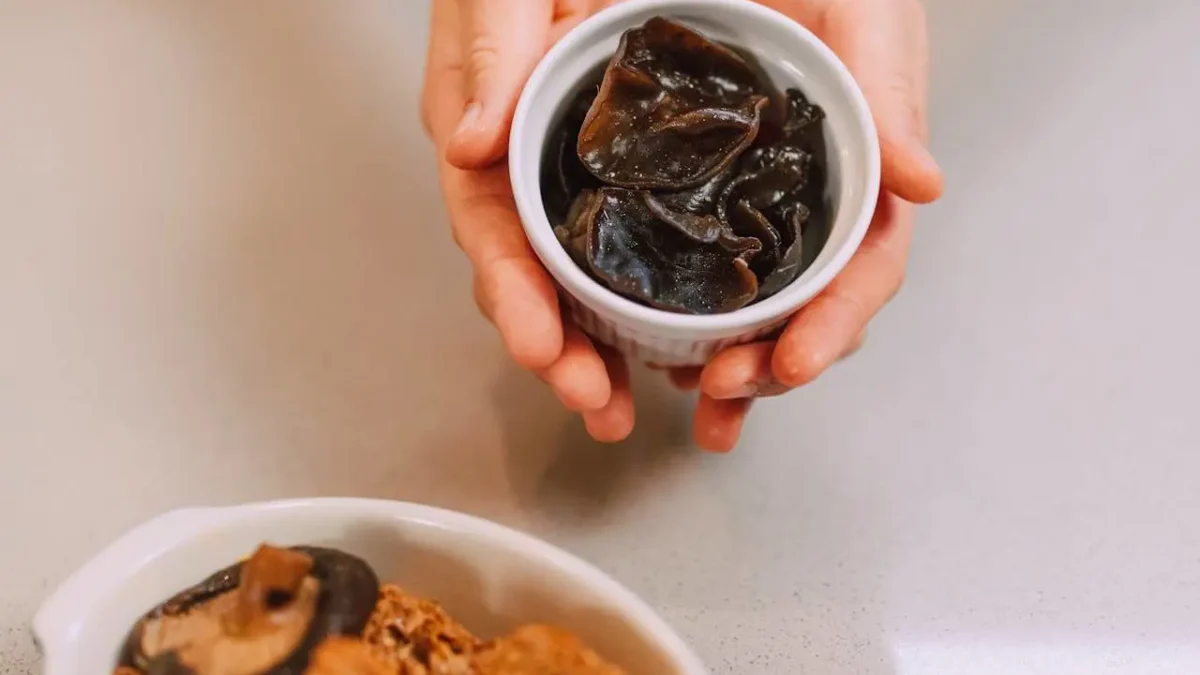 Czy będąc w ciąży, można jeść grzyby mun? Zobacz korzyści i ryzyka!