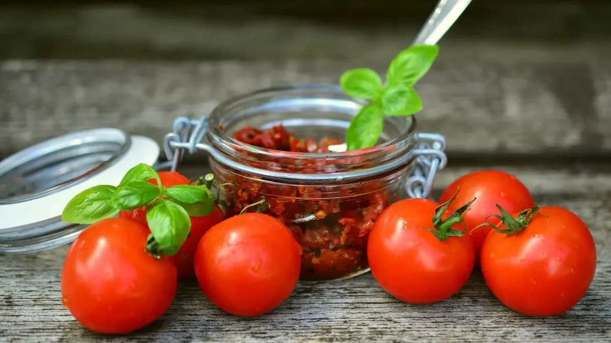 Suszone pomidory w ciąży – czy można je spożywać?