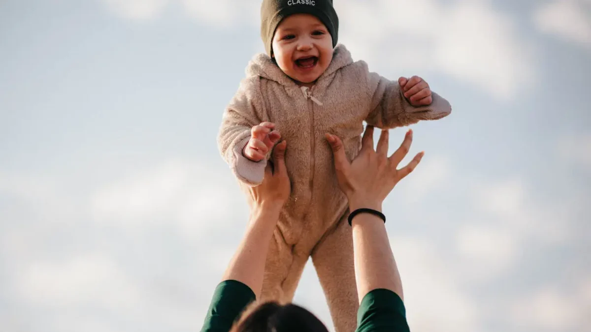 Jak ubrać dziecko na 13 stopni? Sprawdzone wskazówki dla rodziców