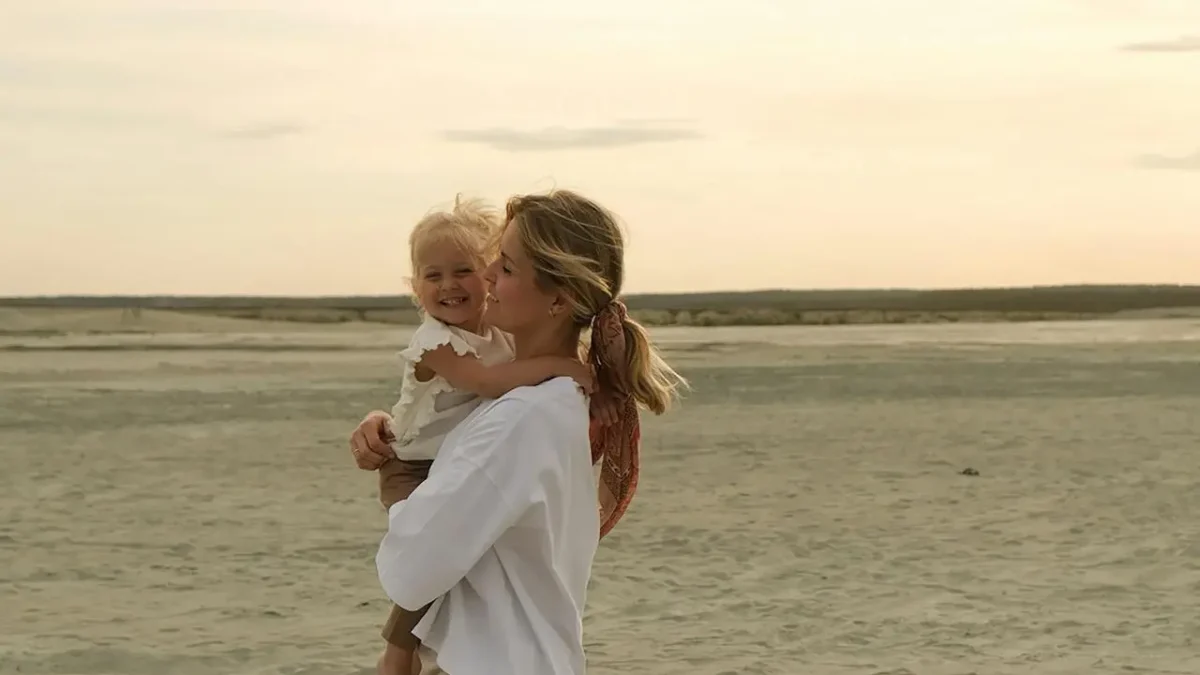 Jak ubrać dziecko na 22 stopnie? Poradnik dla rodziców