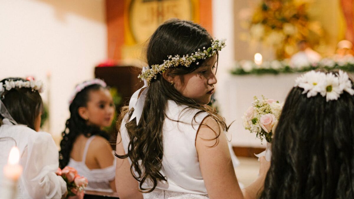 Jak ubrać dziecko na komunię jako gość?