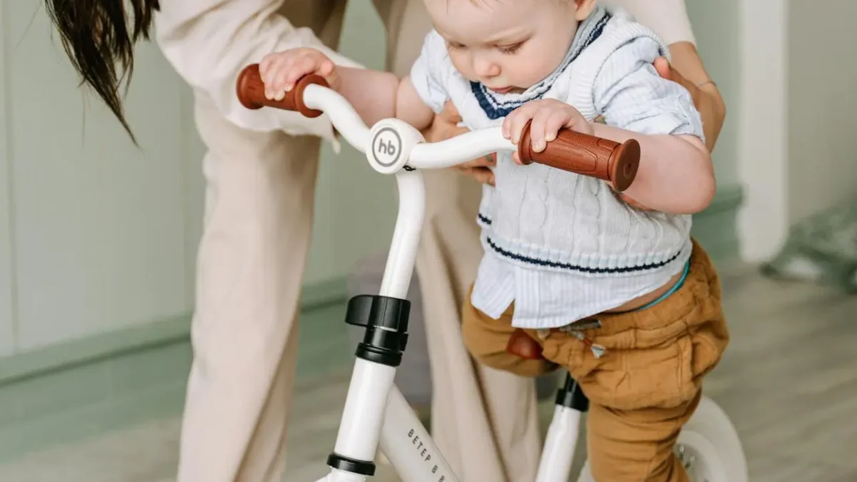 <strong>Od trójkołowca do dwukołowca – etapy rozwoju motorycznego dziecka</strong>