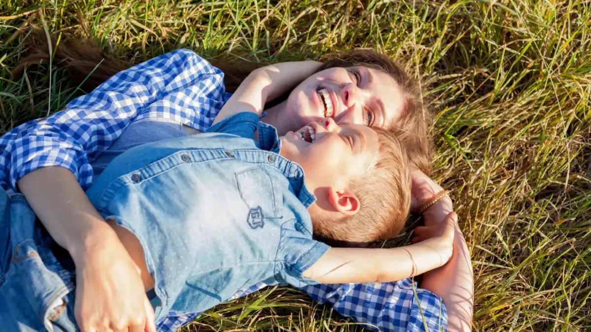 Niepokojące objawy po kleszczu u dziecka – co powinno zaniepokoić rodzica?